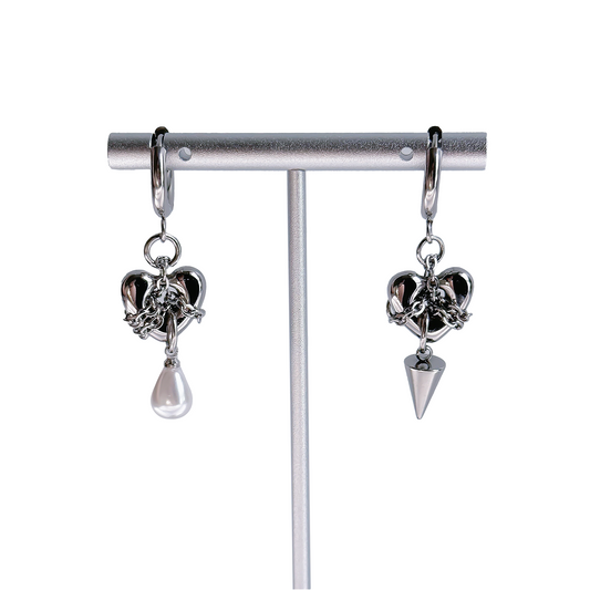 Chained Heart Ear Ring with Pearl