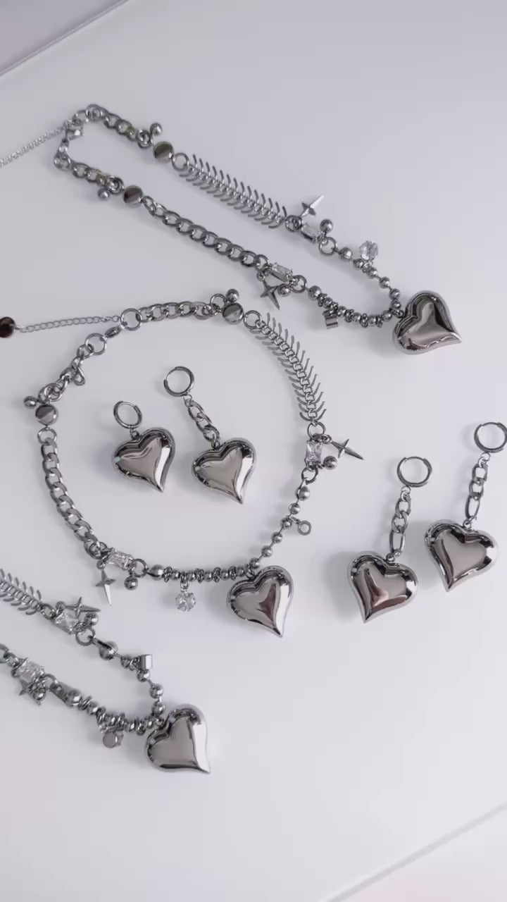 Heart to Heart Short Necklace